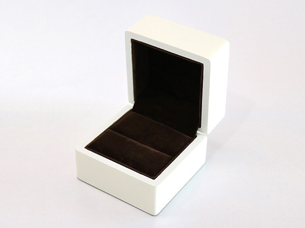 Ring Box with White Colored Prainting